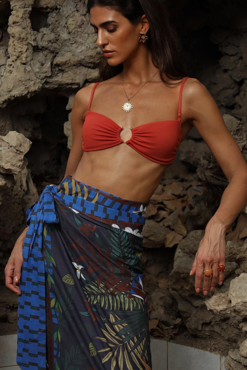 The Guardian Chair in Dark Blue | Multi Wear Sarong