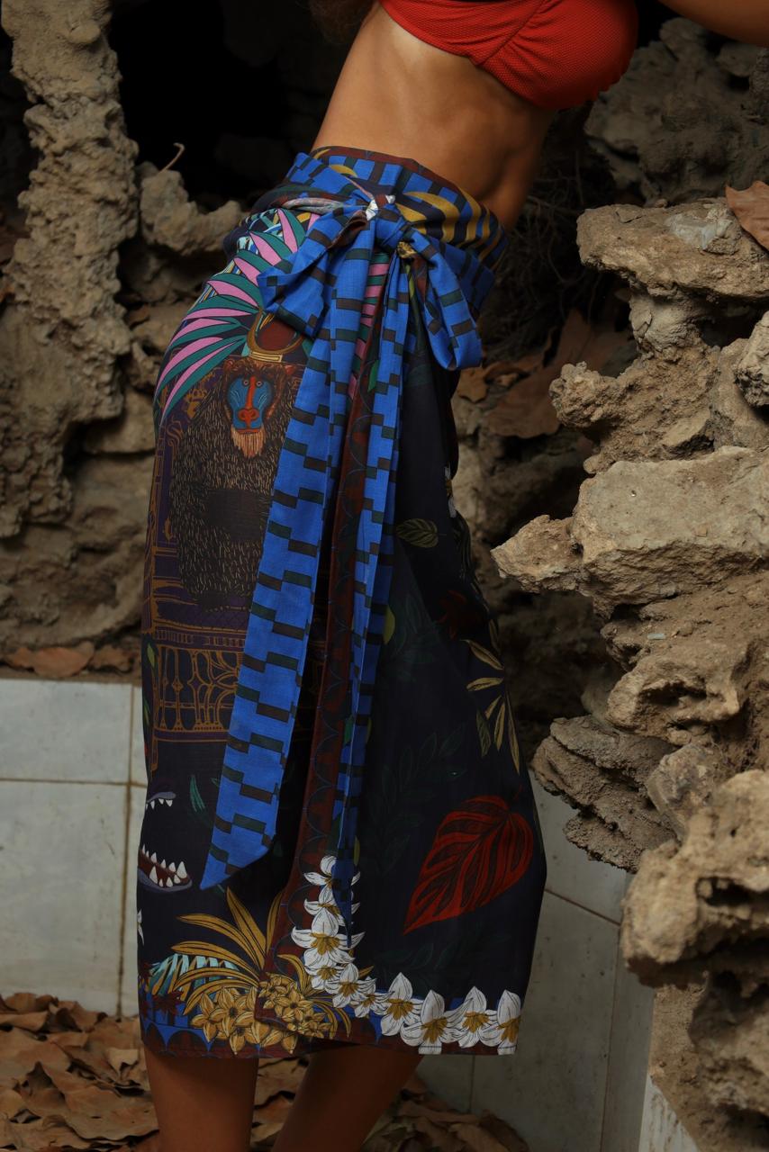The Guardian Chair in Dark Blue | Multi Wear Sarong